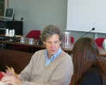 Larmore durante un colloquio