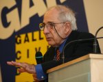 John Searle durante la conferenza